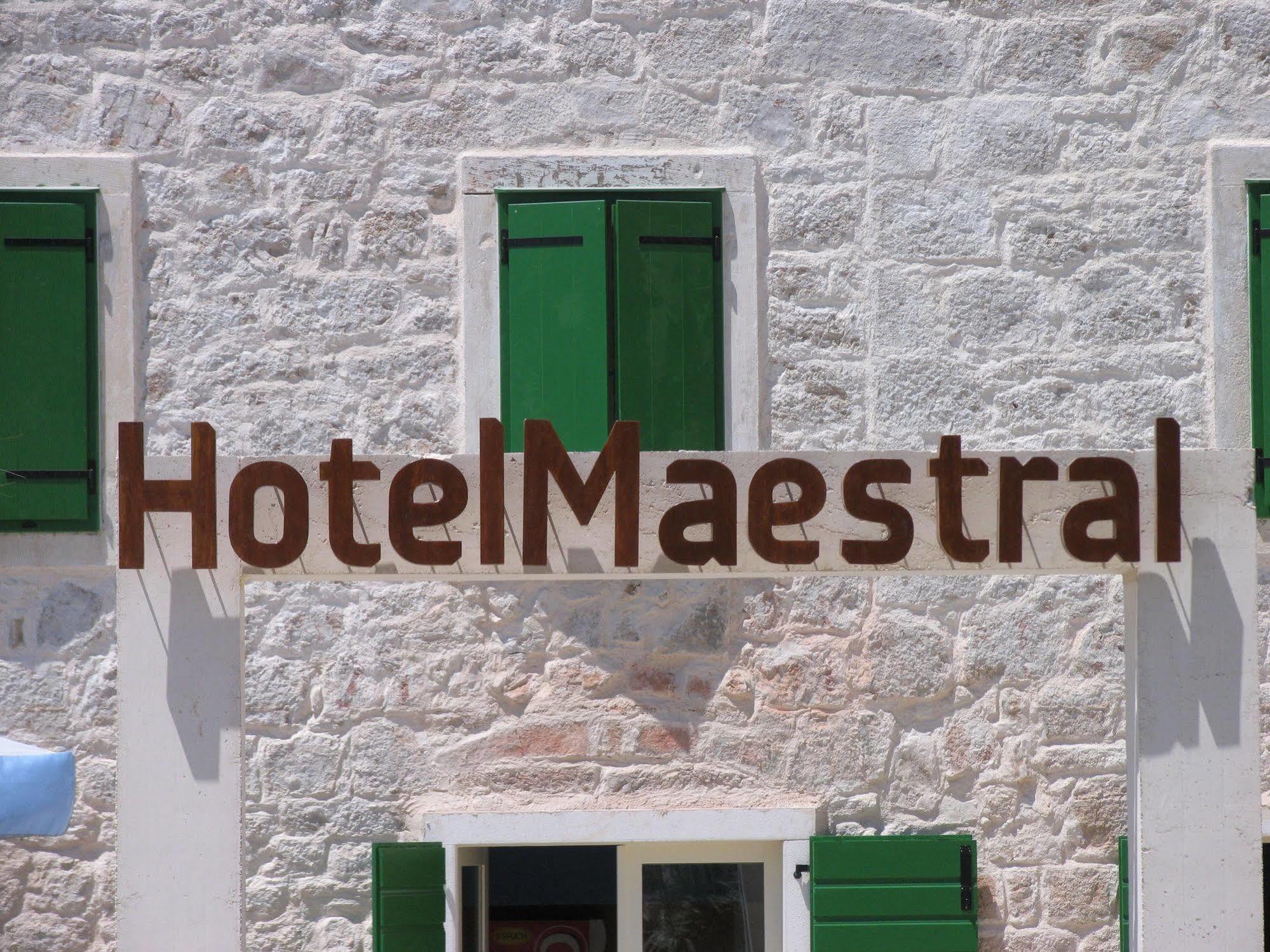 פרביץ לוקה Hotel Maestral מראה חיצוני תמונה